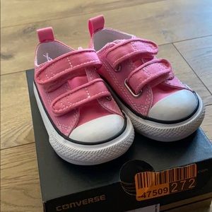 BNIB Baby/Toddler Converse 2V OX pink sz4